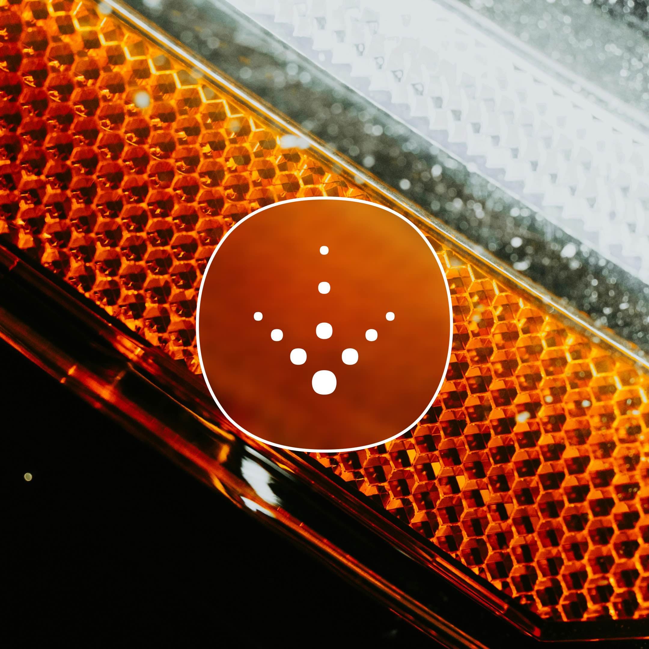 Punto integrado en el flujo de trabajo del concesionario: panel web, API o email